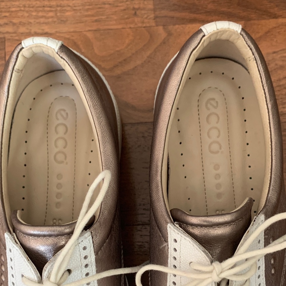 ECCO Bronze and White Leather Oxfords. - Picture 10 of 15